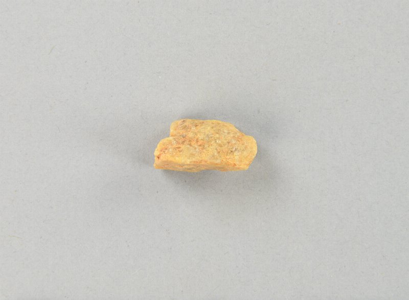 543699