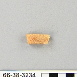 543816