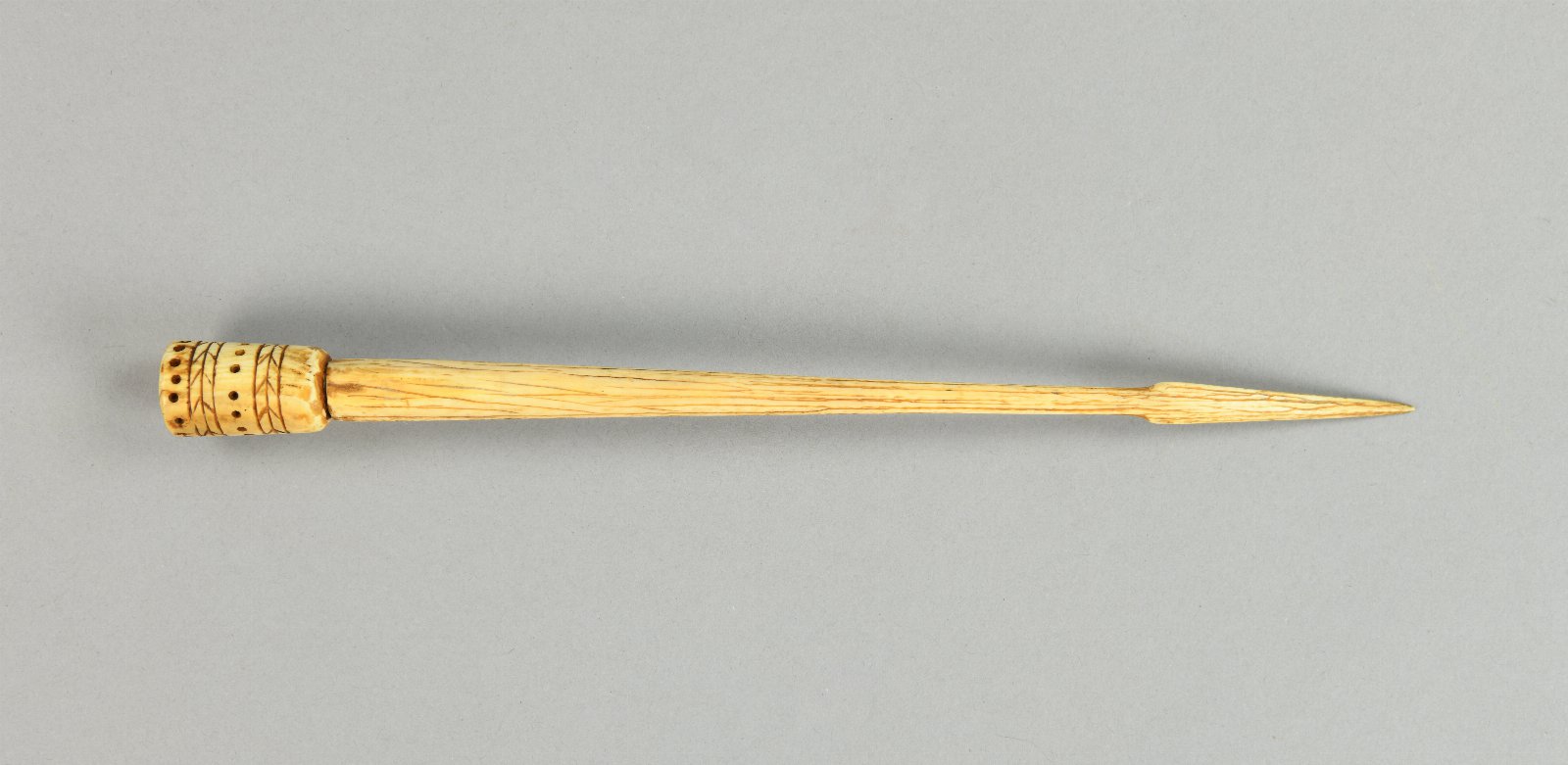 558944