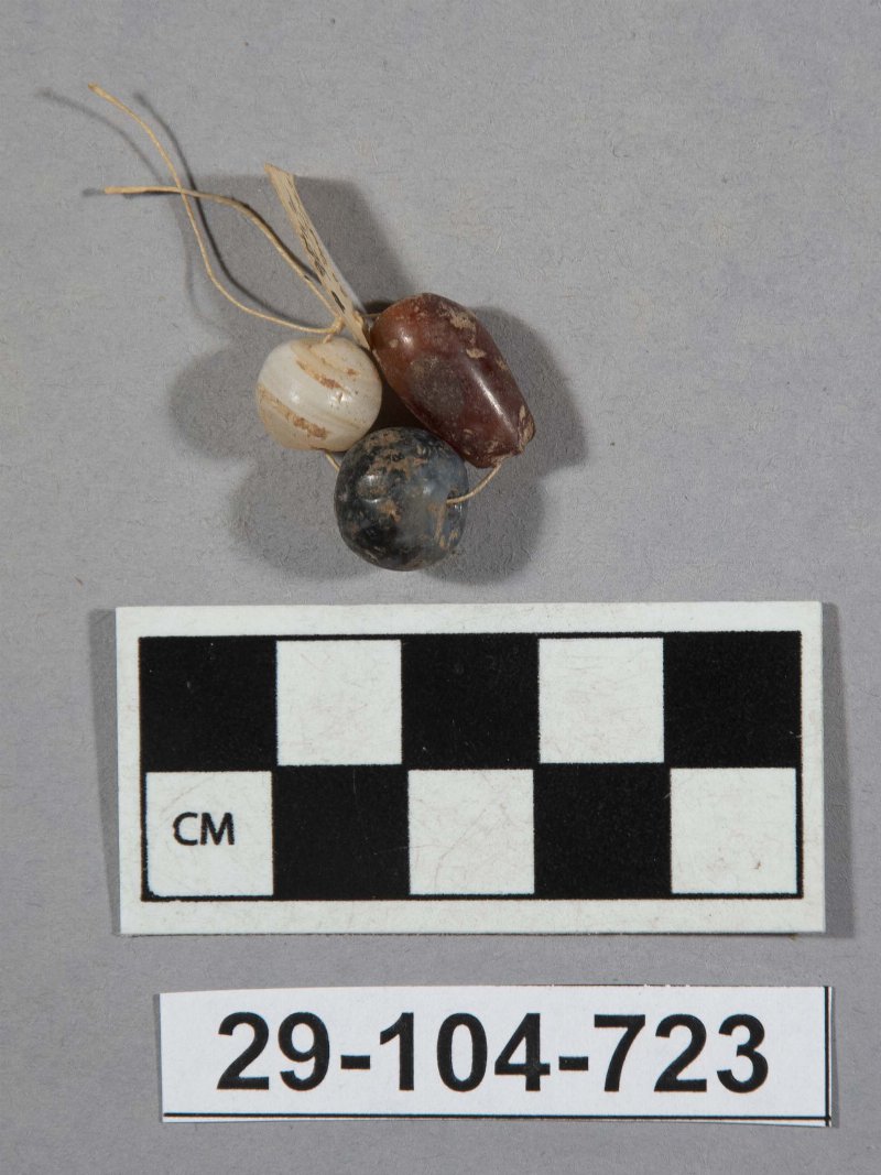 560477