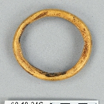 561075