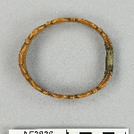 561253