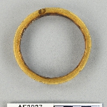 561257