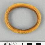 561370