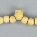 561597