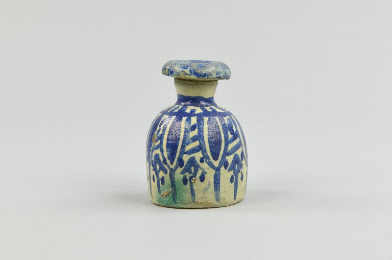 561967