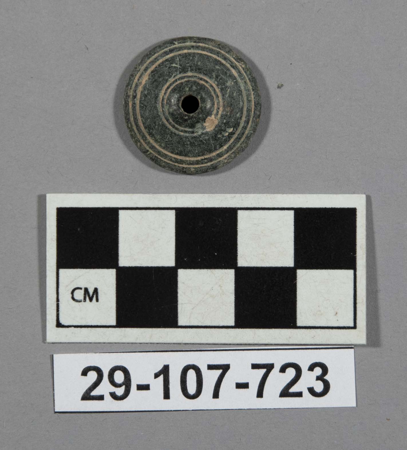 562701