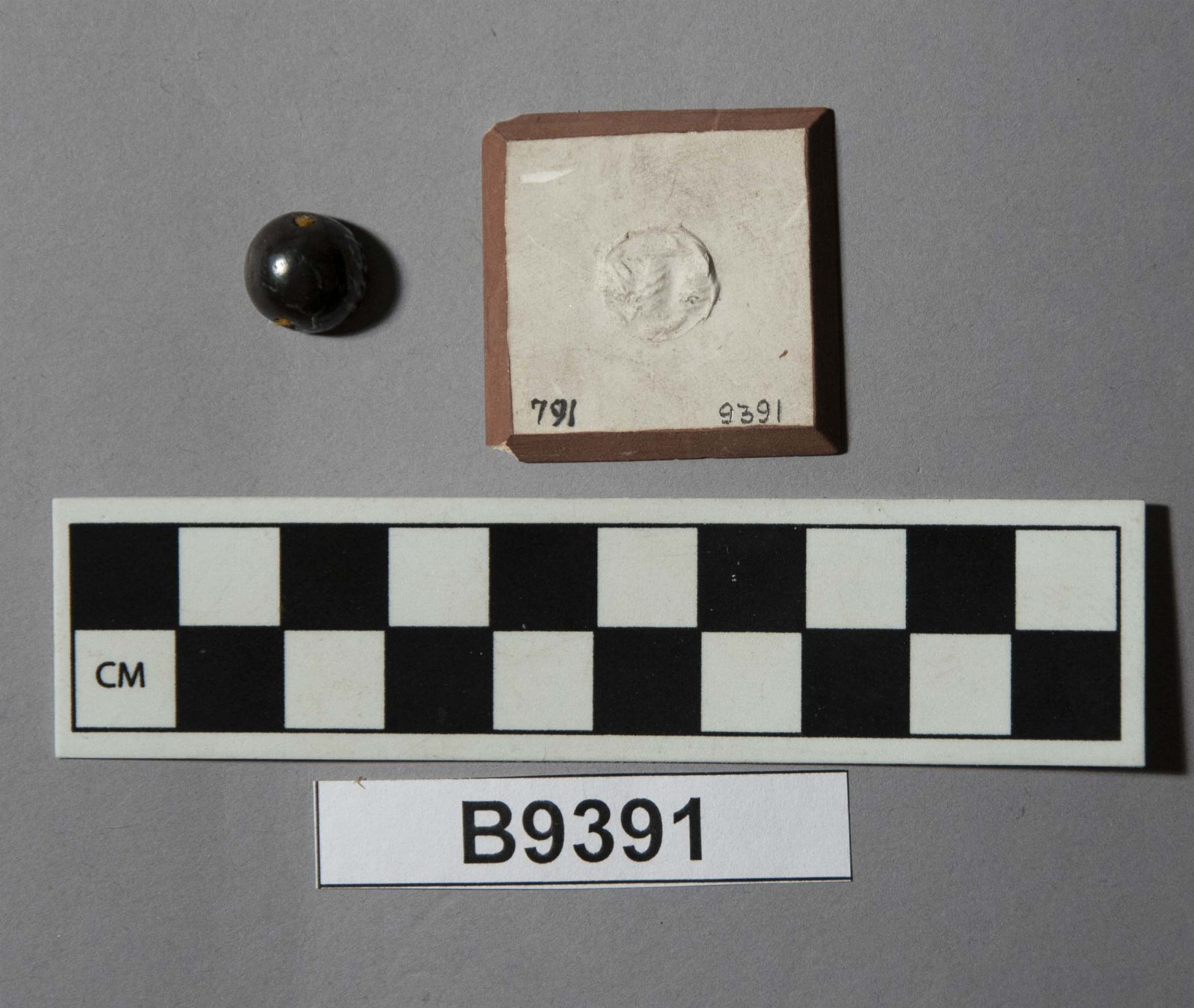 562948