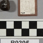 562960