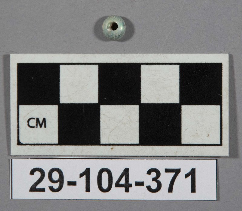 562993