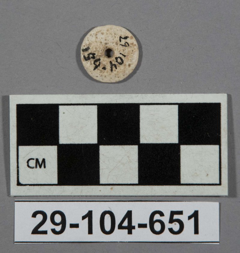 563048