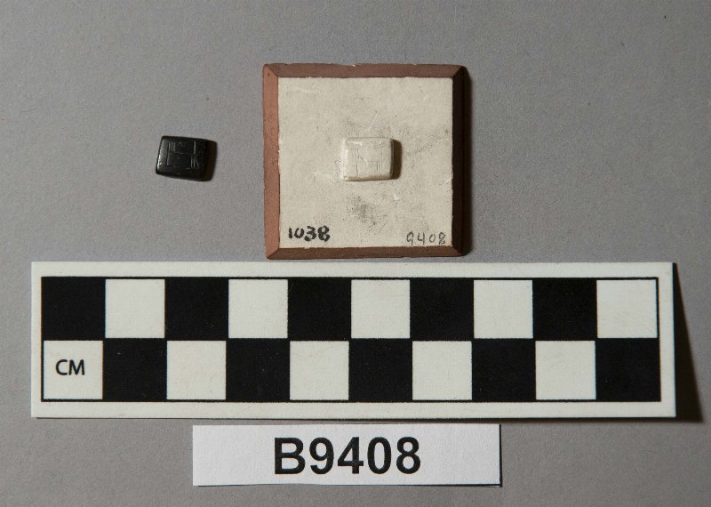 563289