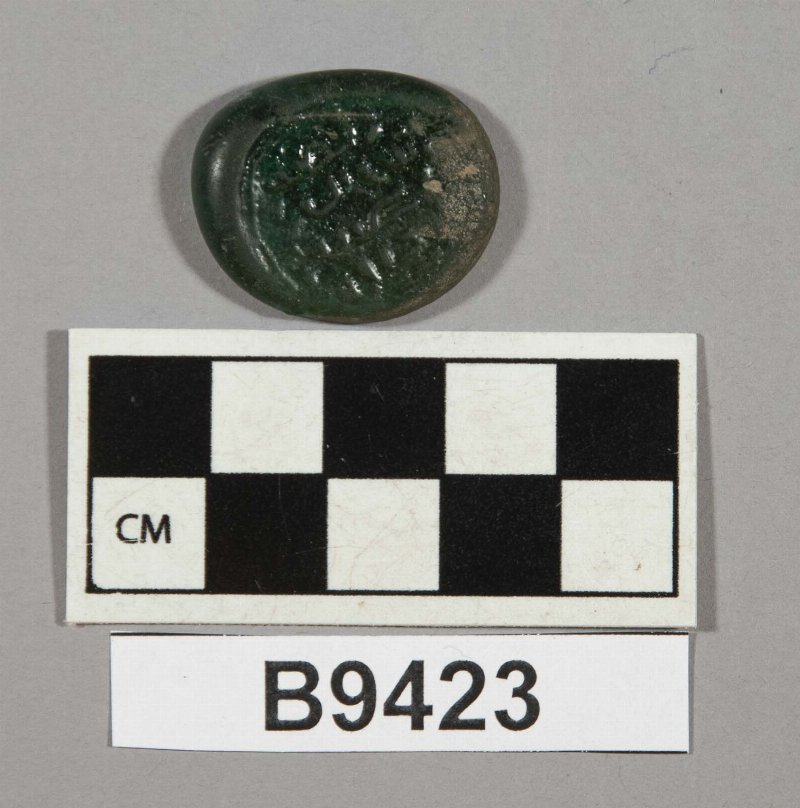 563295