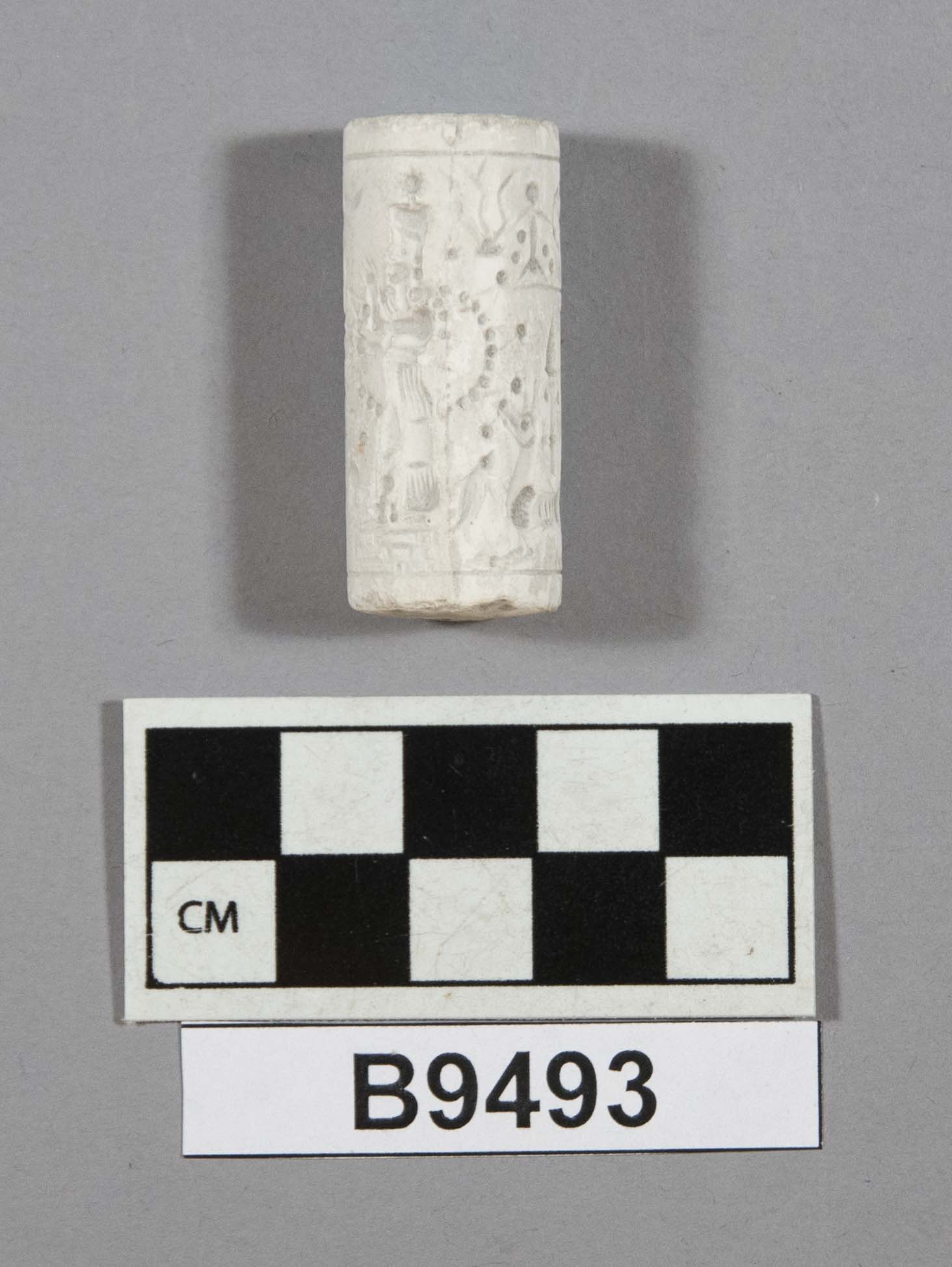 563329