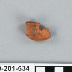 563633