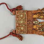 566921