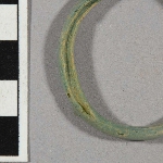 567703