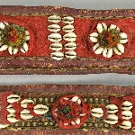 568023