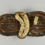 568075