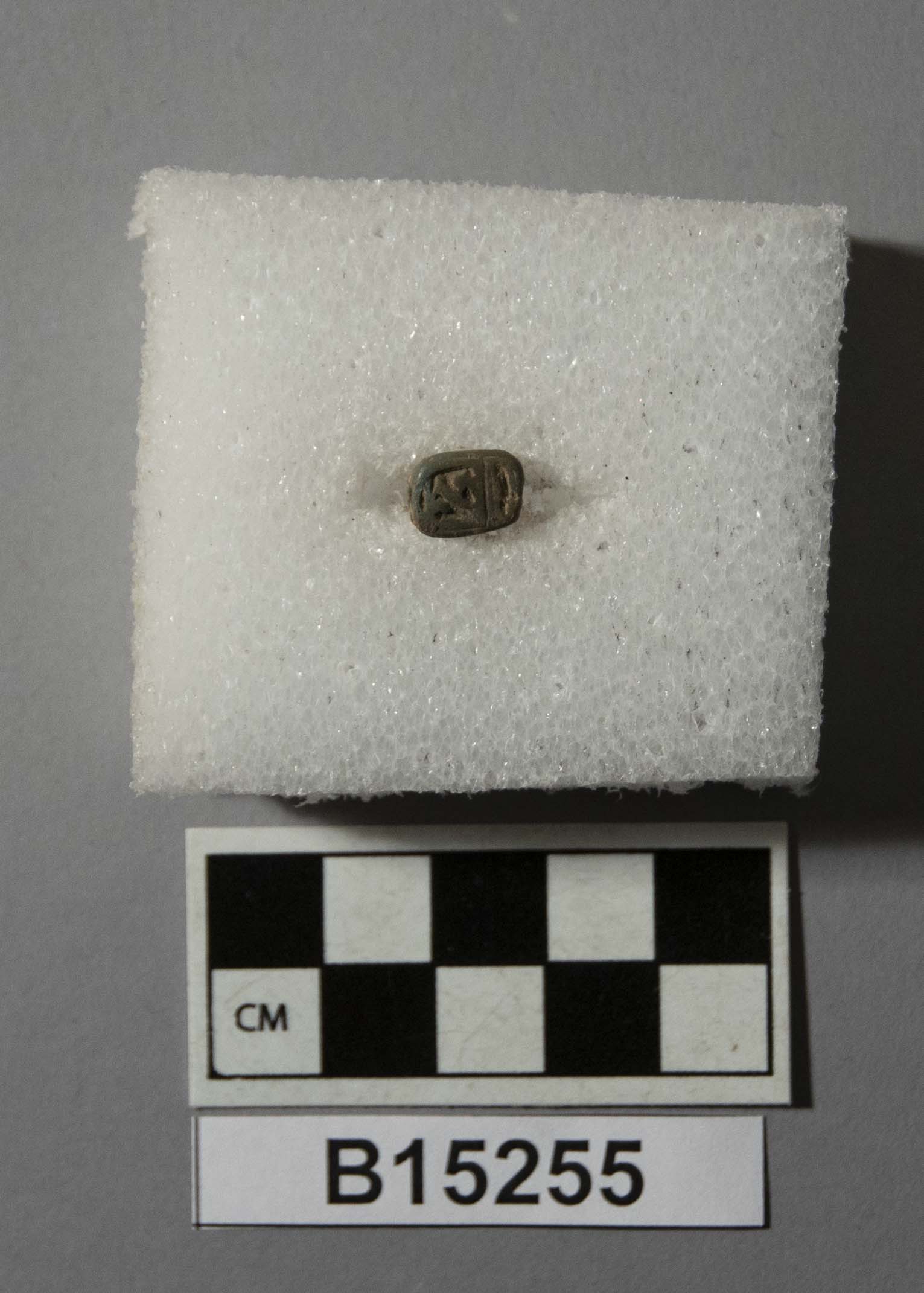 569586