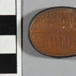 569618