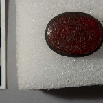 569715