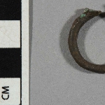 570818