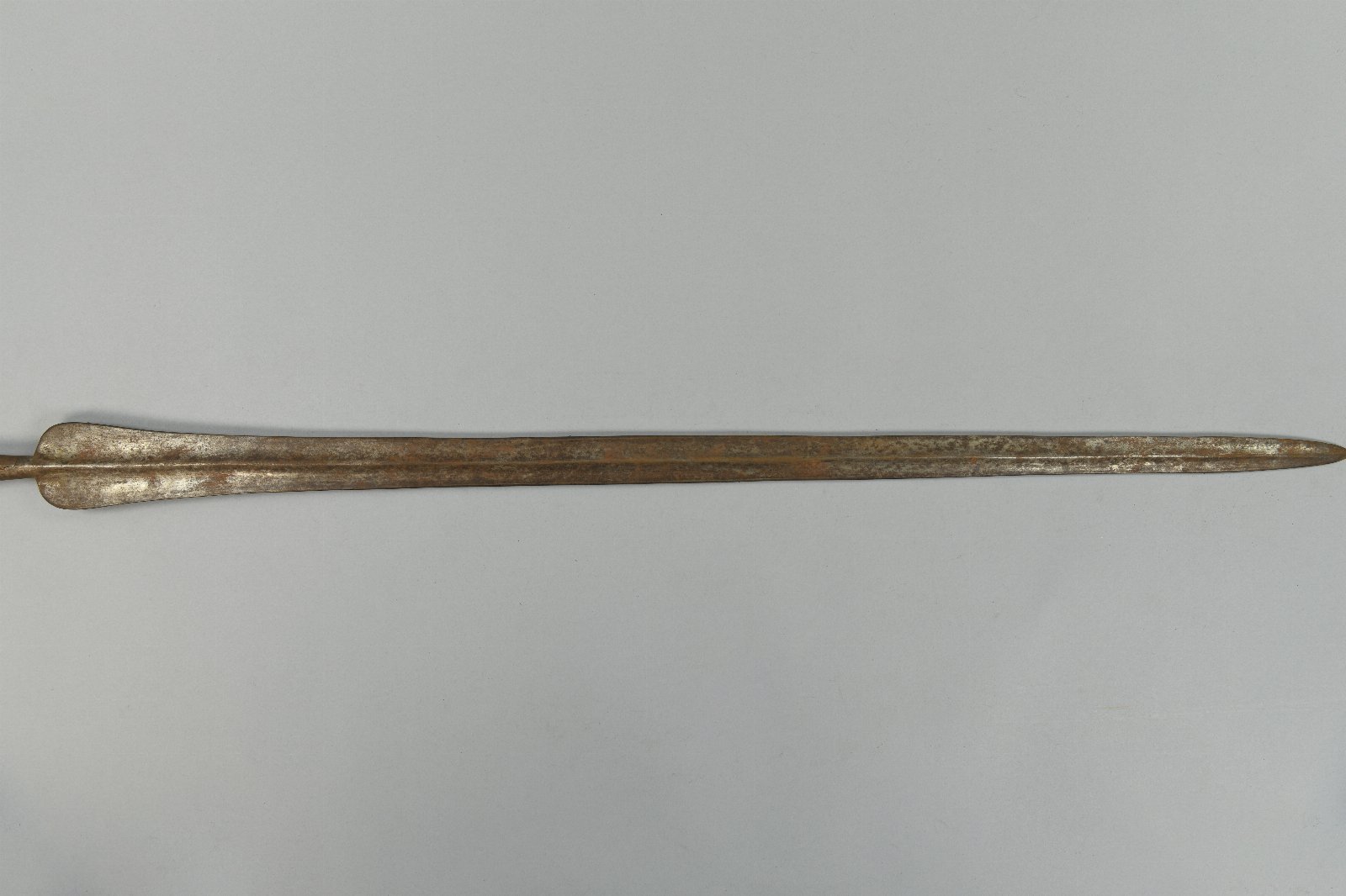 571026