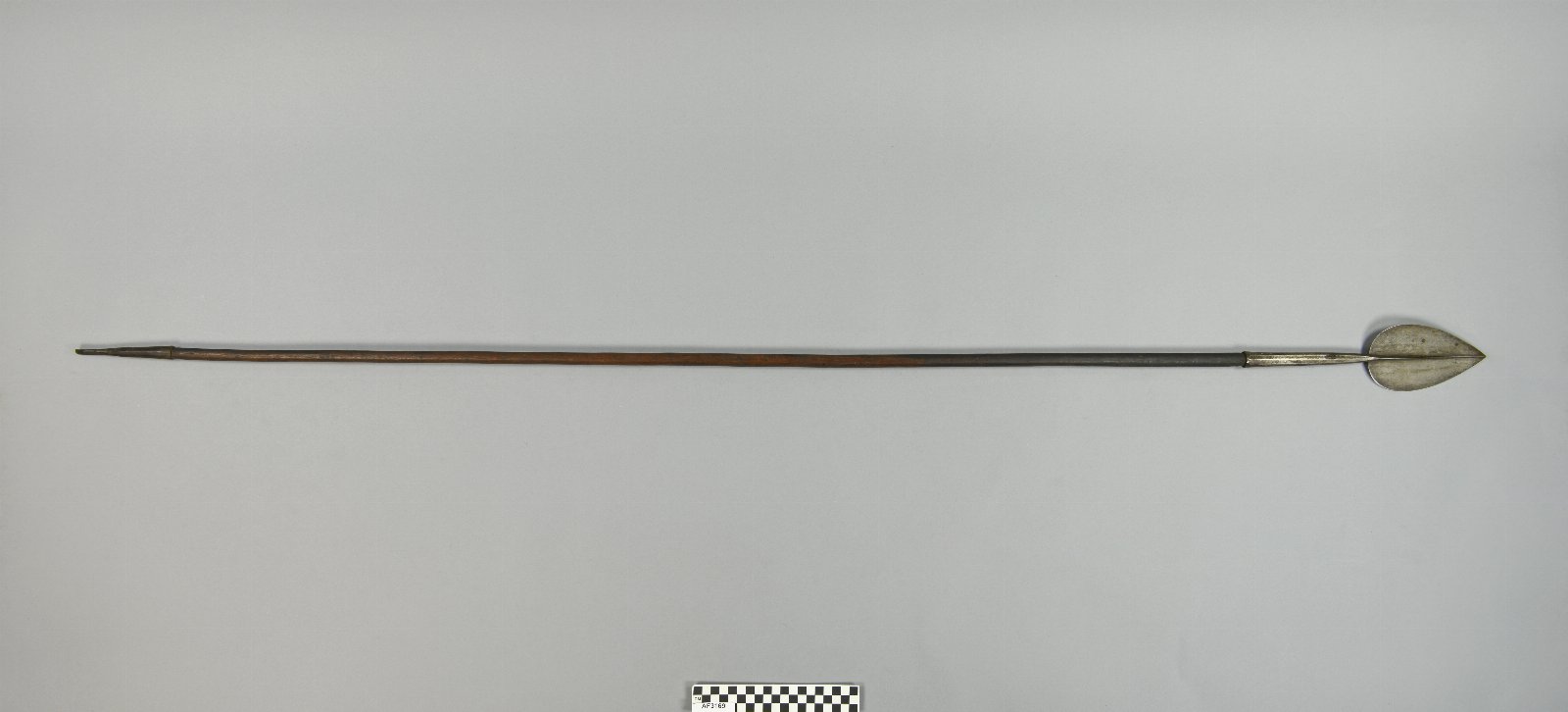 571358