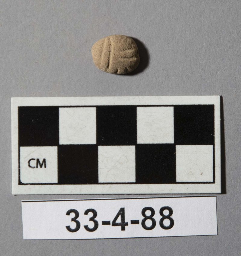 572597