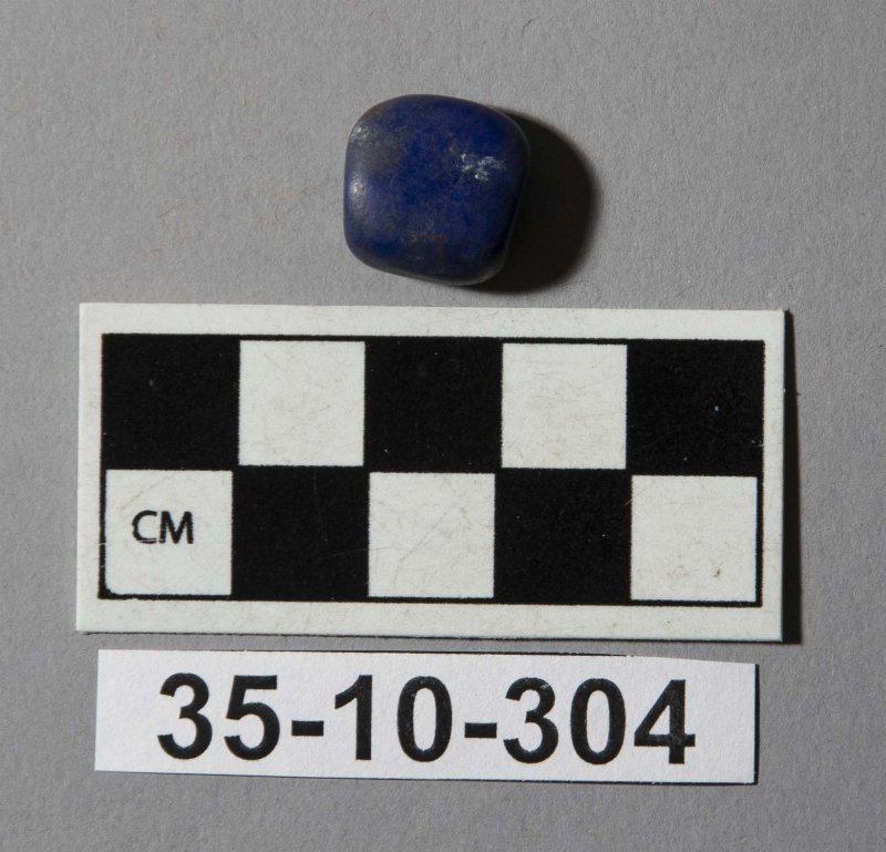 572907
