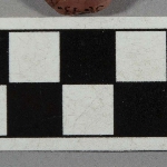 573702