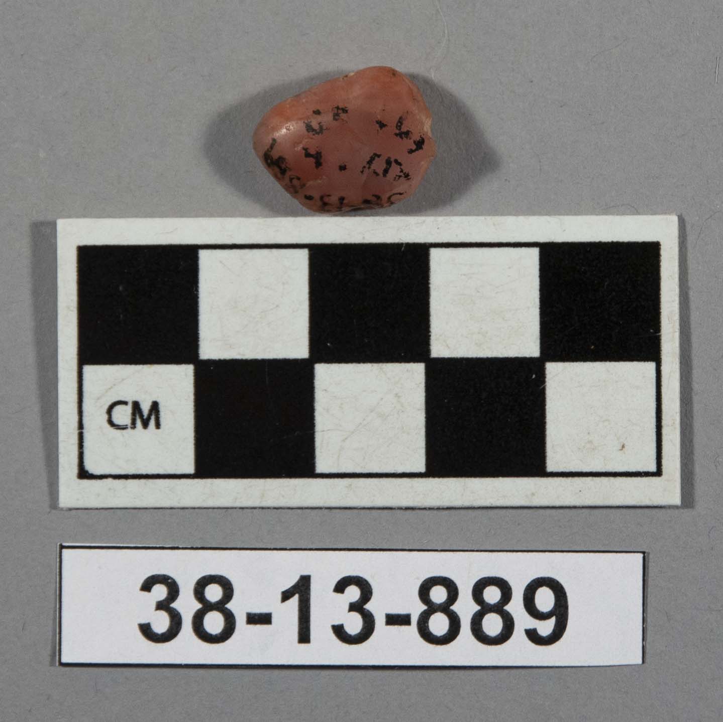 573702