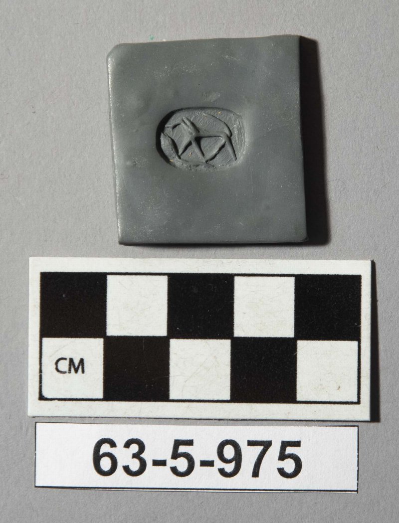 573876
