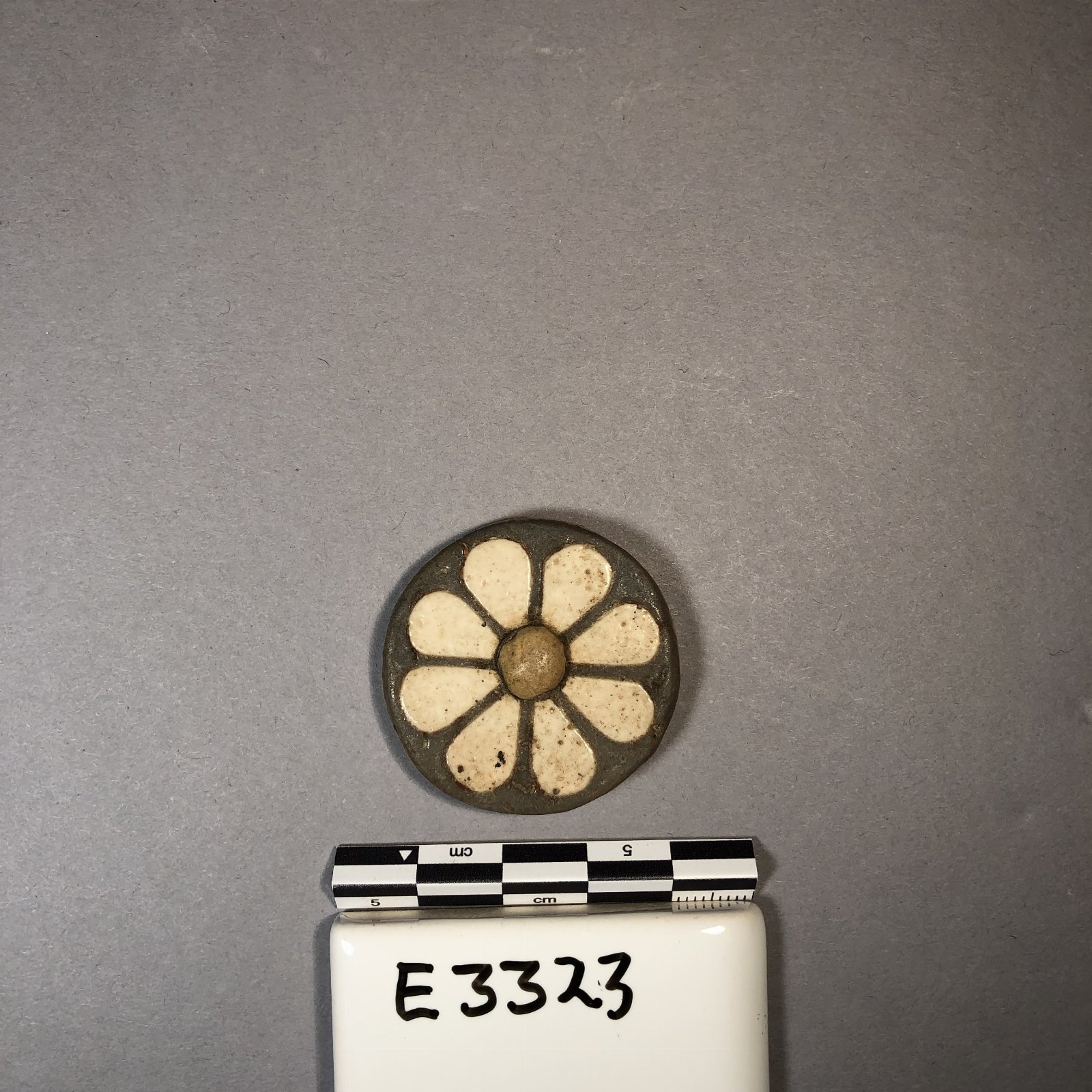 575768