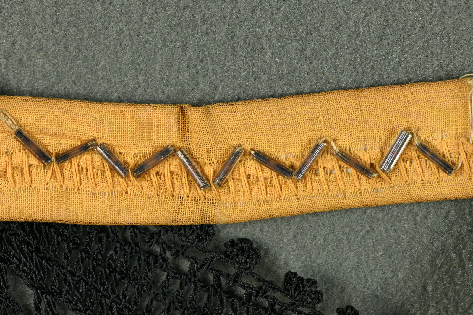 576908