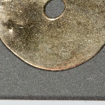 584300