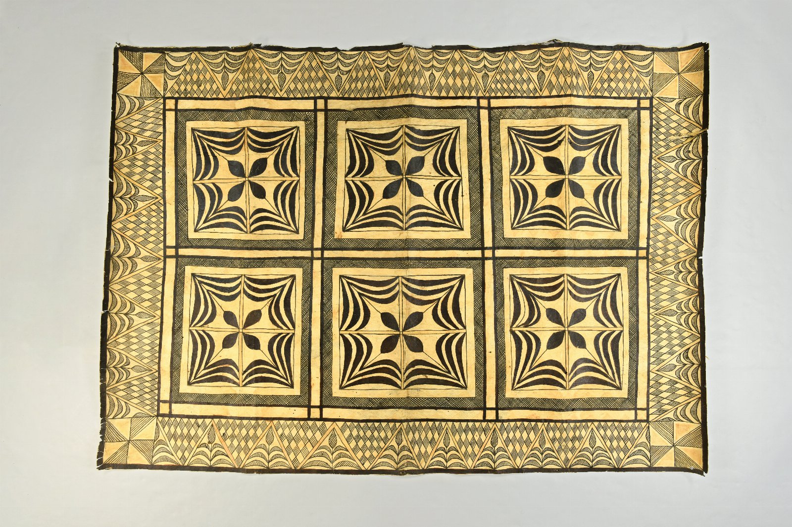 586081