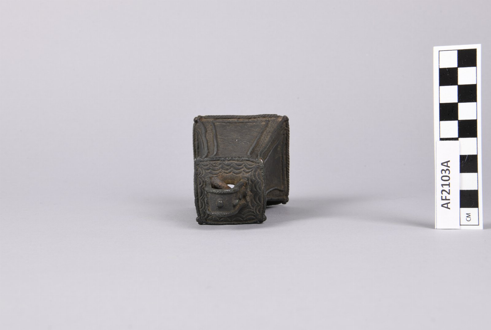 588700