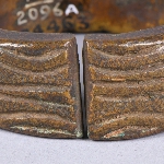 589023