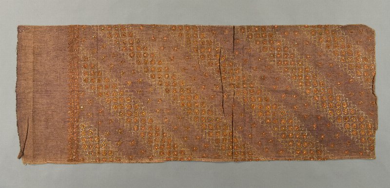 592369