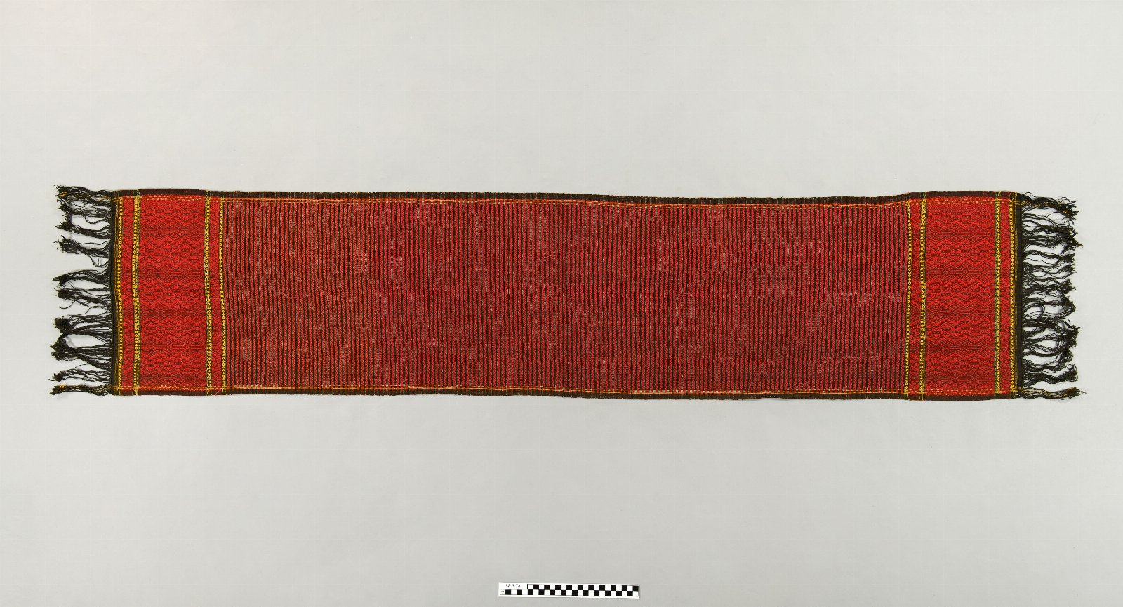 592457