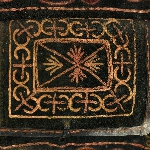 592925