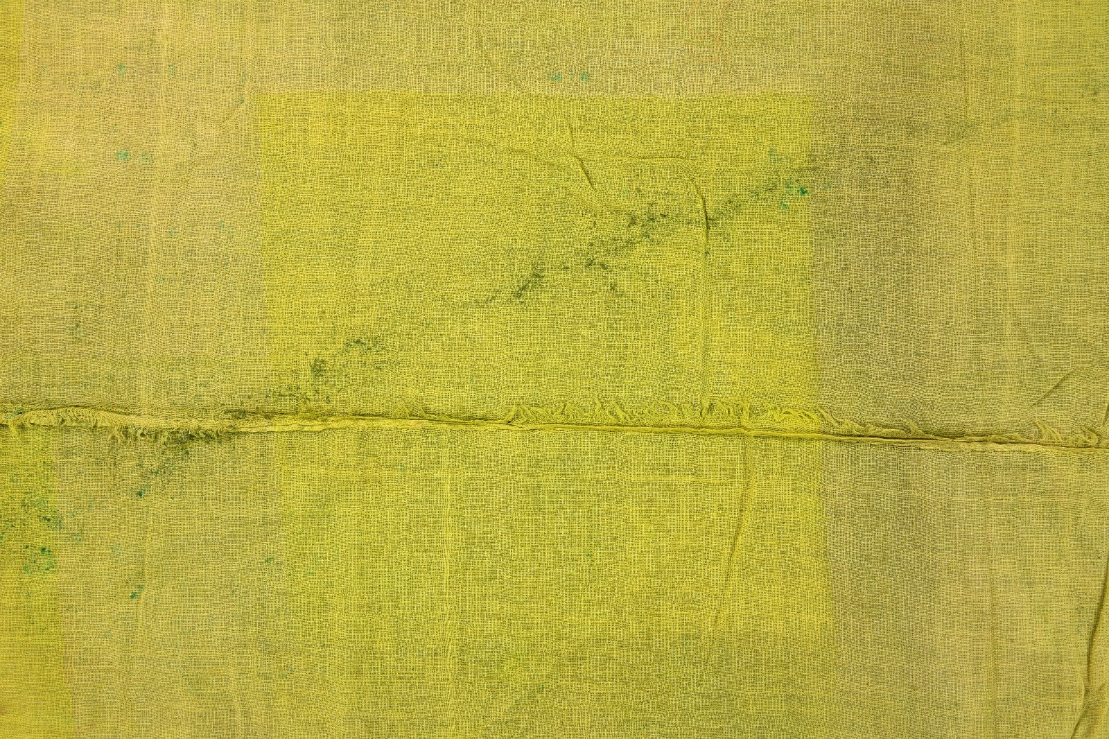592961