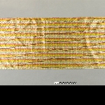 596823