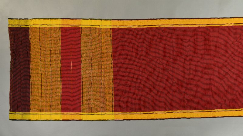 596844