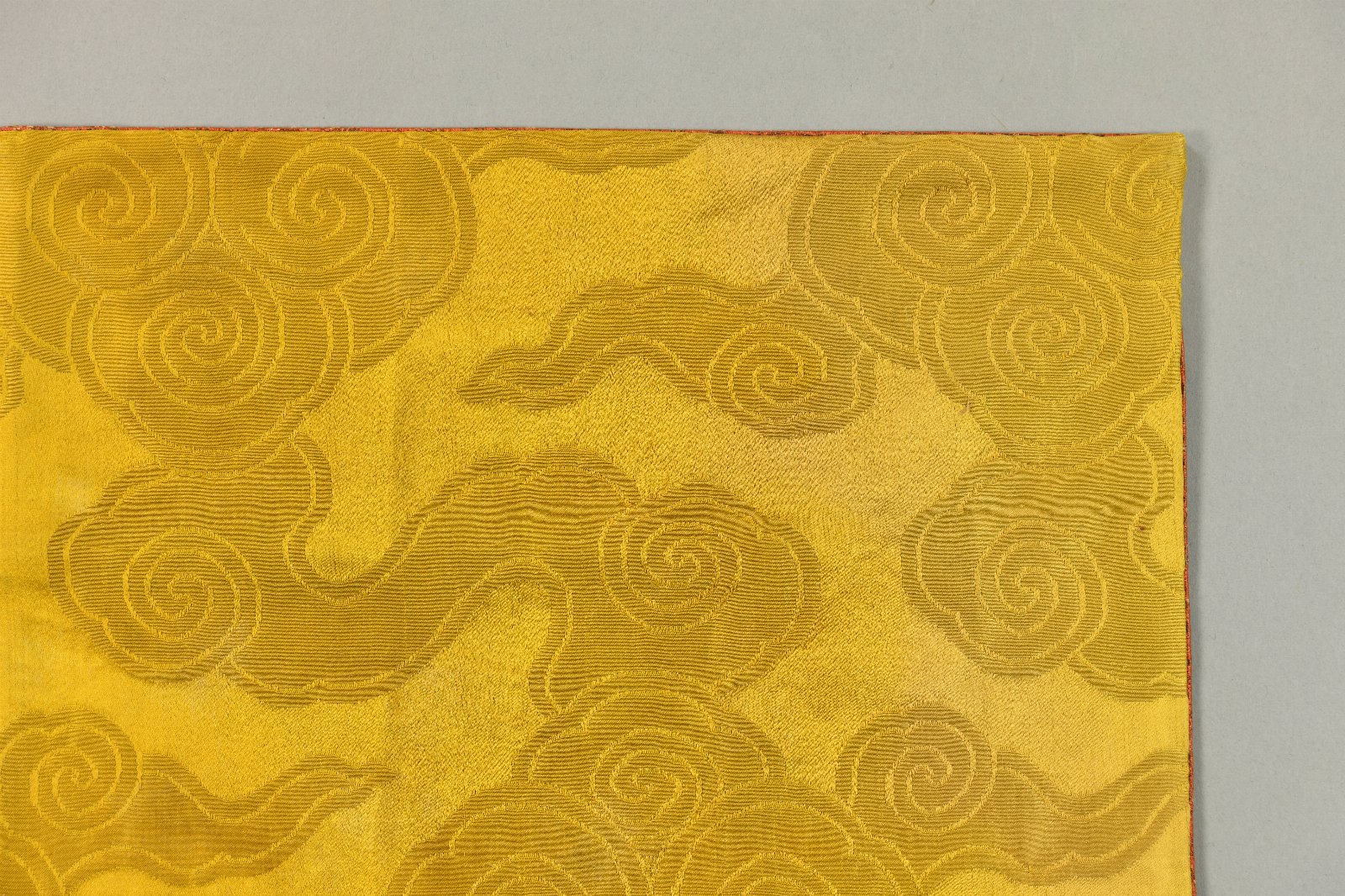 597985