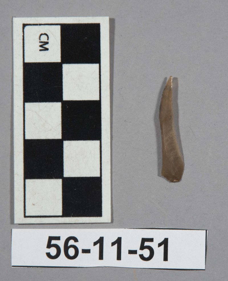 605704