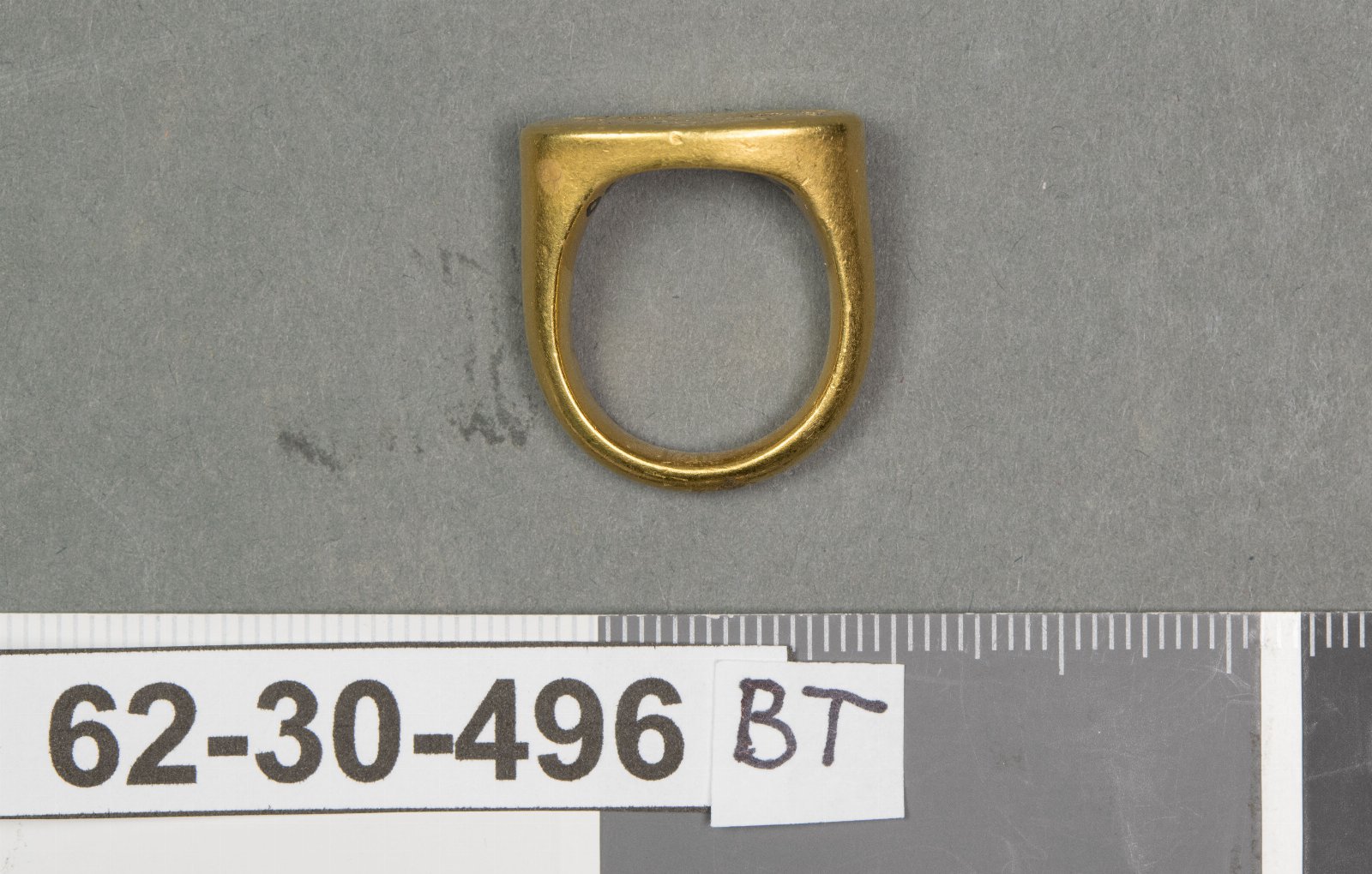 607560