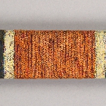 607703